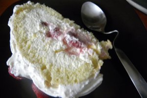 Rulada cu crema cu mascarpone si capsuni