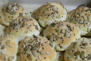 Paine si chifle cu lapte acru si seminte - Gustul si forma painii
