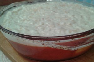 Budinca de orez cu mere si caramel