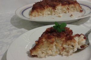 Budinca de orez cu mere si caramel