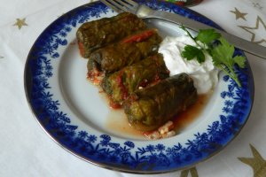 Sarmale cu creier si ciuperci in foi de salata verde