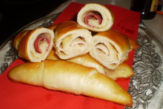 Cornuri cu salam,sunca si cascaval Delaco