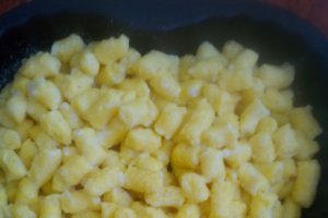 Gnocchi parisiene cu sos bechamel
