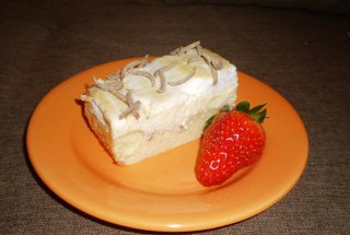 Prajitura cu branza dulce,bezea si fulgi de ciocolata (1An de Bucataras)