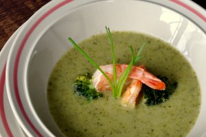 Brokkolicremesuppe mit Garnelen- Supa crema de brocoli cu creveti