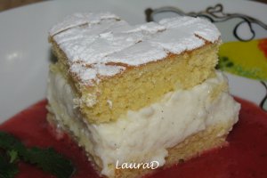 Inimioare dulci cu branza si sos de capsuni