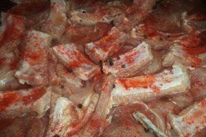 Coaste in bere la cuptor cu aroma de leurda