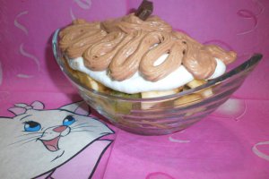Salata cu banana, mar, kiwi si frisca