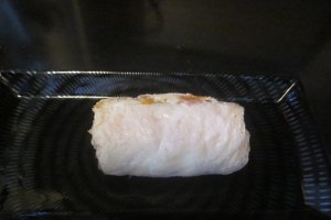 Rulada de pui cu sos de cascaval si paste inimioare