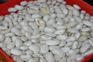 Fasole frecata cu costita de vitel