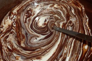 Desert prajitura cu ciocolata si crema de cafea