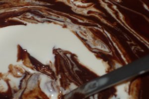 Desert prajitura cu ciocolata si crema de cafea