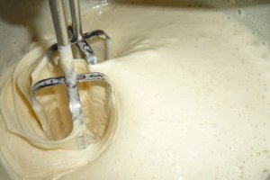 Desert prajitura cu ciocolata si crema de cafea