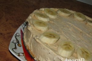 Tort de branza inghetat cu banane si unt de arahide crocant
