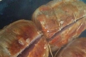 Rulade de vițel cu sos de rosii
