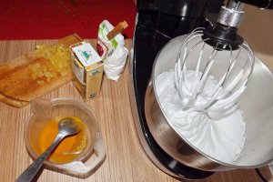 Tort cu aroma de lamaie si vanilie