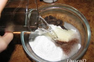 Tort de ciocolata cu prune uscate