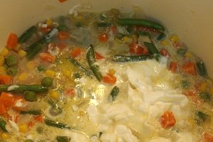 Paste cu ton, smantana si legume