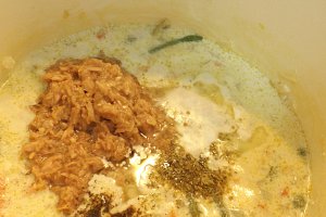 Paste cu ton, smantana si legume