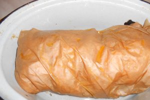 Spata de porc cu afumatura,imbracate in foi de varza