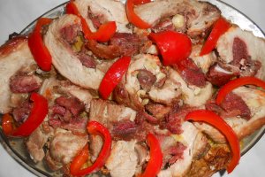 Spata de porc cu afumatura,imbracate in foi de varza