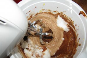 Tort de ciocolata si pere, fara faina
