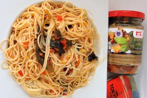 Noodles cu busuioc si chili