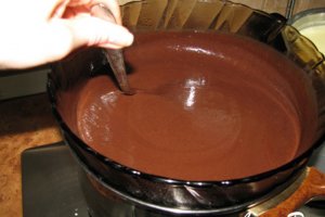 Tort inghetat de ciocolata si alune