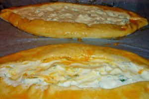 Pide cu branza si susan