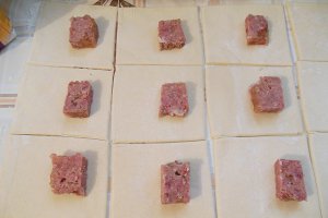 Pateuri cu cas si conserva de vita