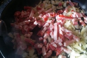 Gratin de cartofi cu branza Reblochon - Tartiflette