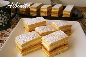 Prajitura copilariei - foi cu miere si crema fina de vanilie cu unt, prajitura Albinita