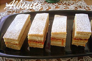 Prajitura copilariei - foi cu miere si crema fina de vanilie cu unt, prajitura Albinita