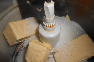Prajitura cu gem si crema de nuca