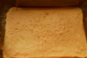Prajitura cu gem si crema de nuca