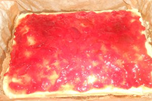 Prajitura cu gem si crema de nuca