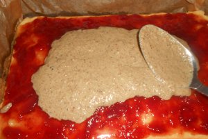 Prajitura cu gem si crema de nuca