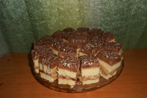 Prajitura cu gem si crema de nuca