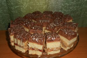 Prajitura cu gem si crema de nuca