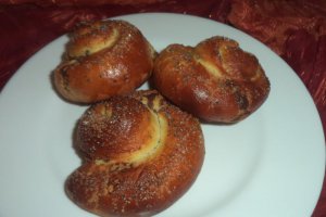 Melci cu finetti,dulceata de trandafiri si nuca