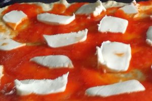 Pizza cu branza Margherita