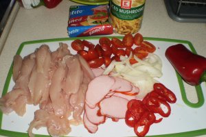 Piept de pui la cuptor cu muschi file afumat si ciuperci