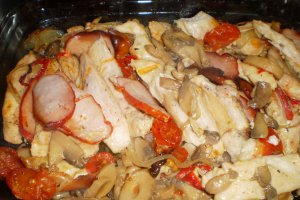 Piept de pui la cuptor cu muschi file afumat si ciuperci