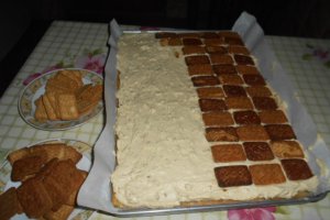 Desert prajitura cu nuca si caramel