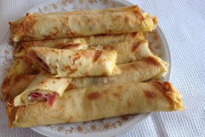 Clatite cu prosciutto si cascaval