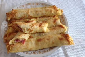 Clatite cu prosciutto si cascaval