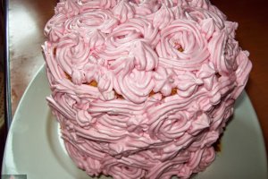 Tort cu crema de vanilie si caramel cu nuca