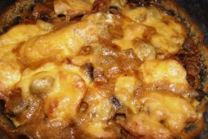 Piept de pui gratinat, cu ciuperci si smantana
