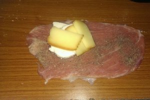 Buzunar de vitel cu mozzarella si cascaval afumat