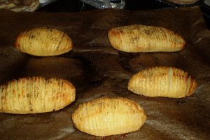 Cartofi copti cu bacon si cascaval
